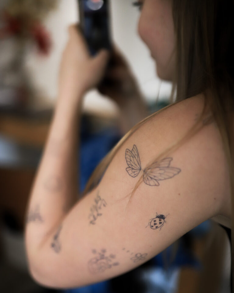 tatuaże tymczasowe z henny, tatuaże zmywalne, tatuże z henny, pierwszy tatuaż, modne tatuaże dla kobiet.