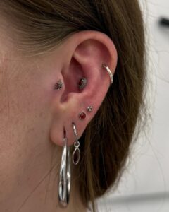 piercing kraków, salon piercingu Kraków, kolczyki dla dzieci, bezpieczny piercing, gojenie piercingu