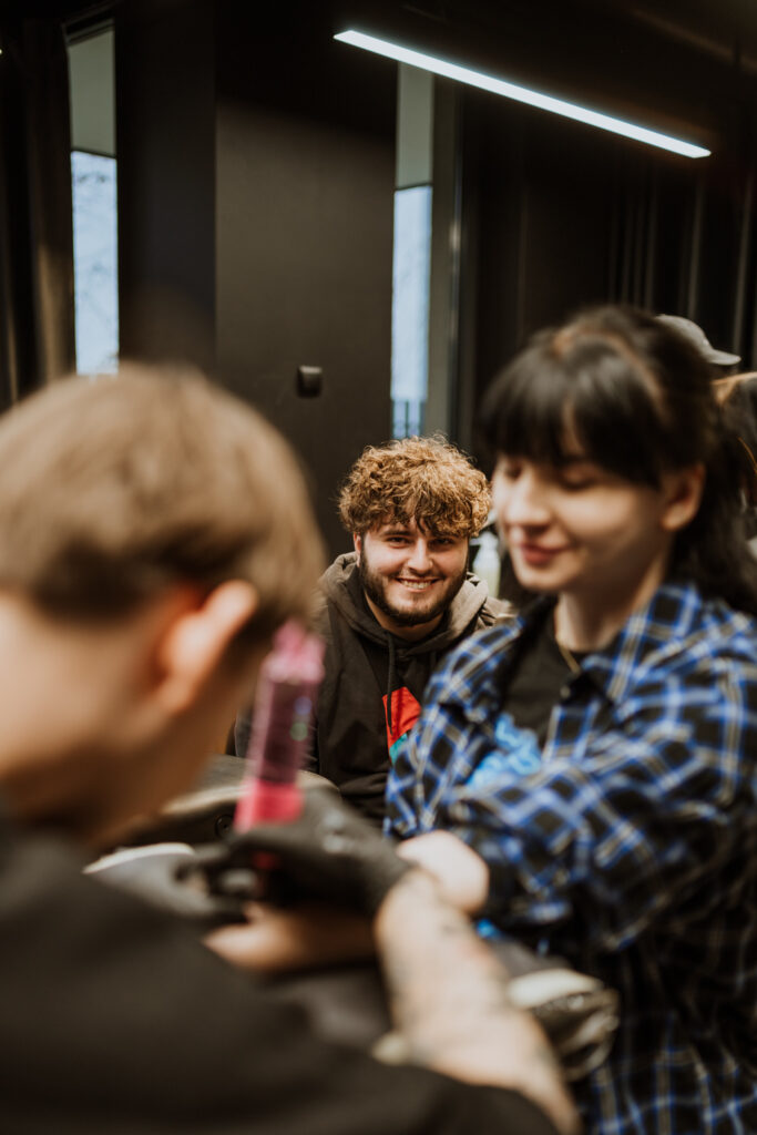 co warto wiedzieć o tatuażach jak przygotować się do tatuażu jak wybrać wzór tatuażu jak określić wielkość tatuażu jak ocenić jakość tatuażu jak wybrać dobrego tatuażystę