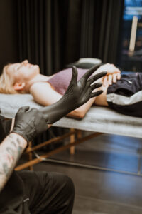 co warto wiedzieć o tatuażach jak przygotować się do tatuażu jak wybrać wzór tatuażu jak określić wielkość tatuażu jak ocenić jakość tatuażu jak wybrać dobrego tatuażystę