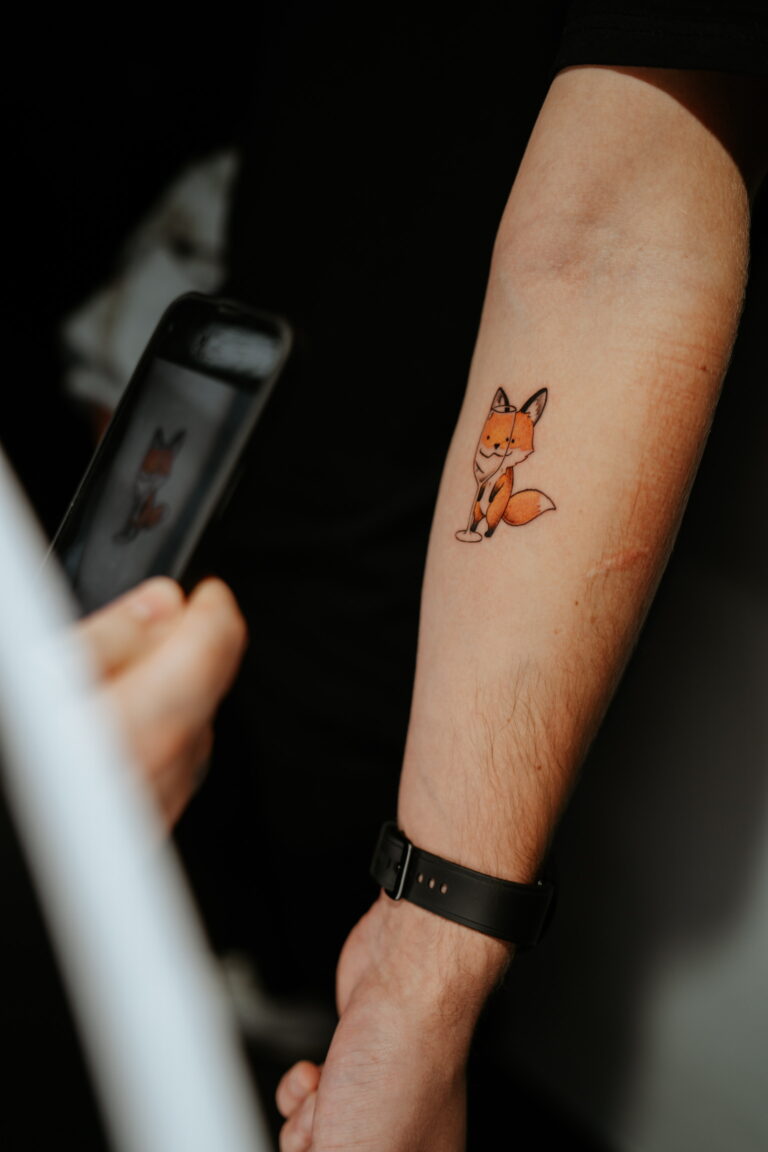 praktyki w studiu tatuażu, praca w studiu tatuażu, praca tatuatora, ile zarabia tatuator, tatuaże za darmo