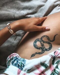 studio tatuażu, tatuażysta, pierwszy tatuaż, pielęgnacja tatuażu, jak dbać o tatuaż, jak przygotować się do sesji tatuażu, sesja tatuażu, gojenie tatuażu