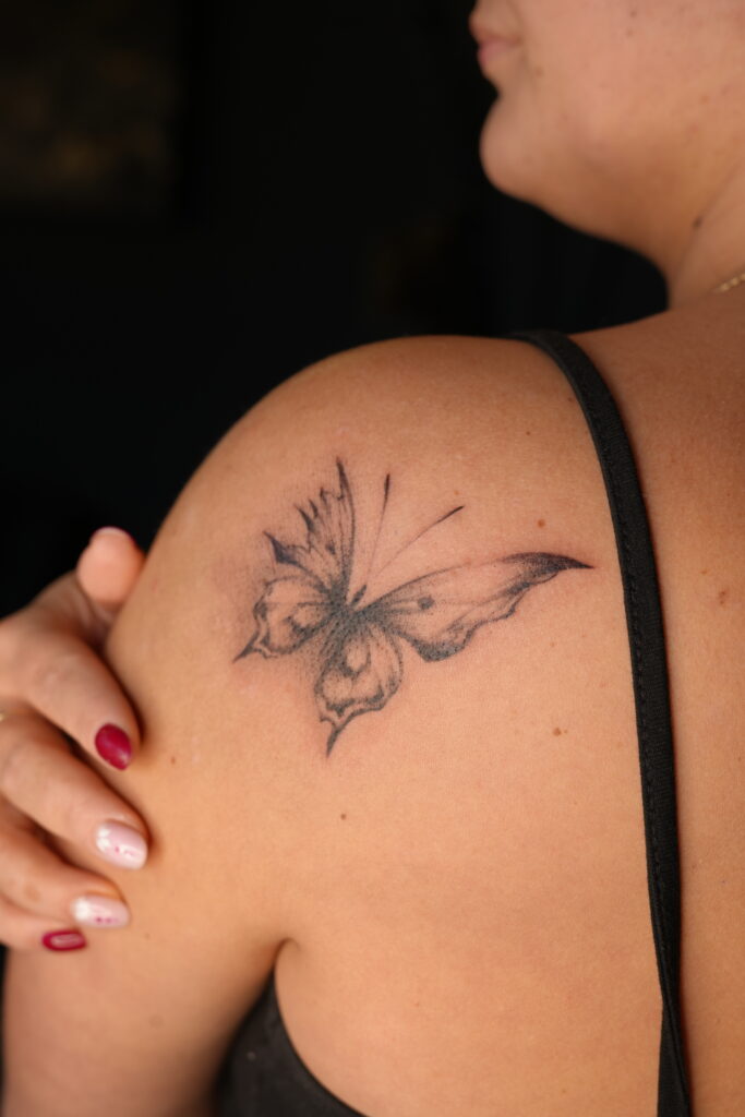 znaczenie tatuażu wilka symbolika tatuaży męskich tatuaże z motywem lasu najpopularniejsze motywy tatuaży damskich inspiracje na kobiecy tatuaż Nemezink Tattoo Studio Kraków