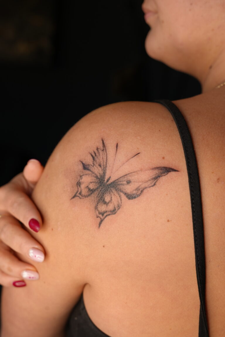 znaczenie tatuażu wilka symbolika tatuaży męskich tatuaże z motywem lasu najpopularniejsze motywy tatuaży damskich inspiracje na kobiecy tatuaż Nemezink Tattoo Studio Kraków