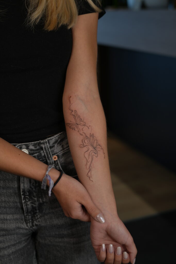 znaczenie tatuażu wilka symbolika tatuaży męskich tatuaże z motywem lasu najpopularniejsze motywy tatuaży damskich inspiracje na kobiecy tatuaż Nemezink Tattoo Studio Kraków