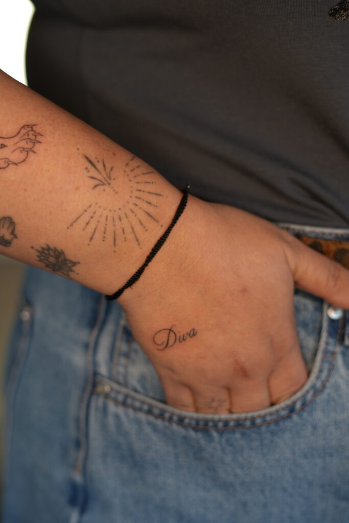 walentynkowe tatuaże, tatuaże dla par, matching tattoos, tatuaże na Walentynki, tatuaż symbol miłości, symbolika tatuażu, znaczenie matching tattoos