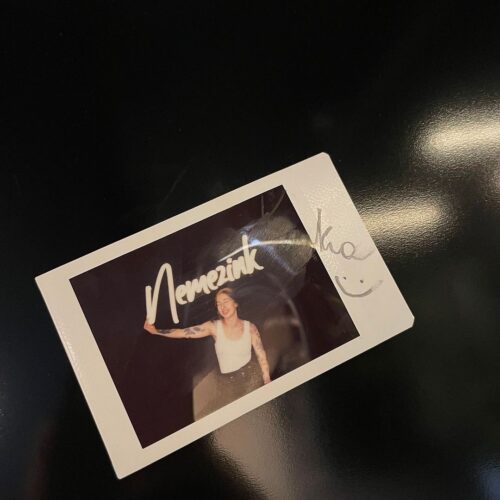 Praca w studiu tatuażu